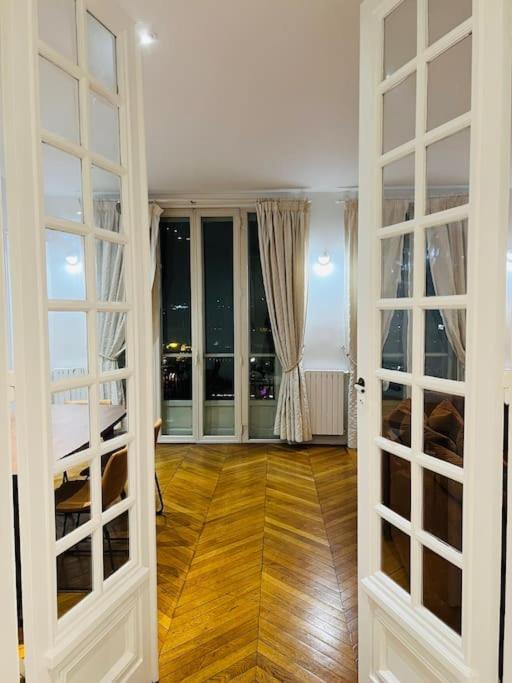 Au Pied De La Tour Eiffel Apartamento París Exterior foto